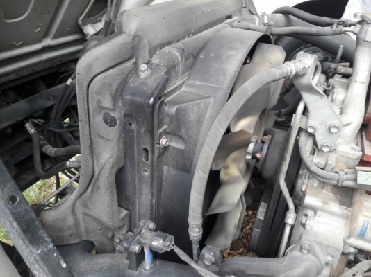 รถฮีโน่ 6 ล้อ ( ทูโถ้ ) ตู้แห้ง  136 แรงม้า. ปี 50.    สนใจติดต่อ  081 - 6079515