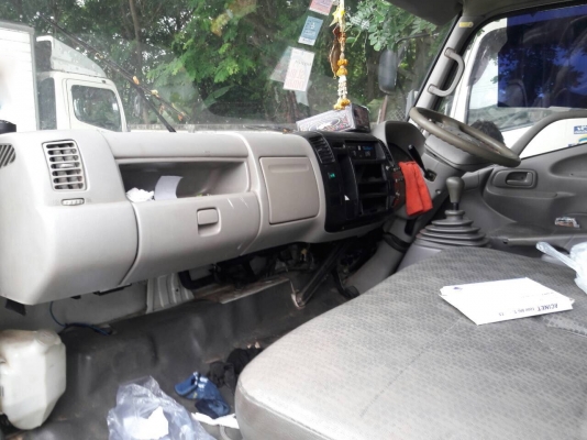 รถฮีโน่ 6 ล้อ ( ทูโถ้ ) ตู้แห้ง  136 แรงม้า. ปี 50.    สนใจติดต่อ  081 - 6079515