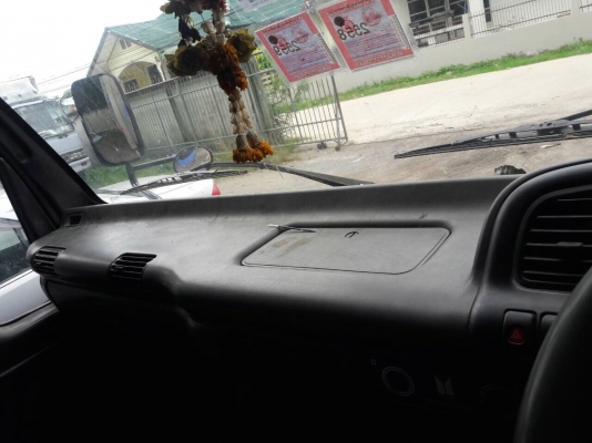 รถอีซูซุ 6 ล้อ NQR 150 แรงม้า. ปี 47.    สนใจติดต่อ  081 - 6079515