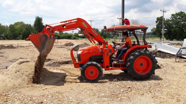 ขายรถไถคูโบต้าL4708SPพร้อมบุ้งกี๋ สภาพเดิมๆราคา485,000บาท