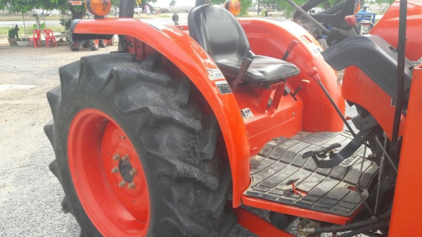 ขายรถไถคูโบต้าL4708SPพร้อมบุ้งกี๋ สภาพเดิมๆราคา485,000บาท