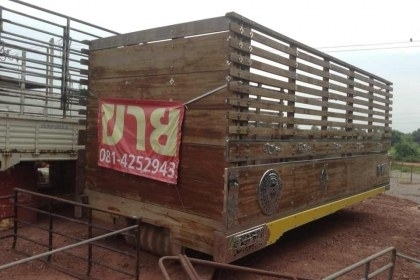 ขายกะบะ6ล้อ (ไม้ประดู่) สภาพ90\%สวยมากๆครับ ยังไม่ผ่านการใช้งาน  ถอดลงจากHINO 6ล้อ1J ยาว 5.6 ม. กว้าง 2.5 เมตร ขาย 68,000 บาท (ติดต่อ ศุภากร 081-1903107 , 081-4252943)
