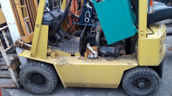 ขายรถยกkomatsu FD15-10 เบนซิล ยกได้ 1.5ตันเสาสูง 3เมตร ยางดี 4เส้น รถนอก นำเข้าไม่เคยใช้งานในเมืองไทย