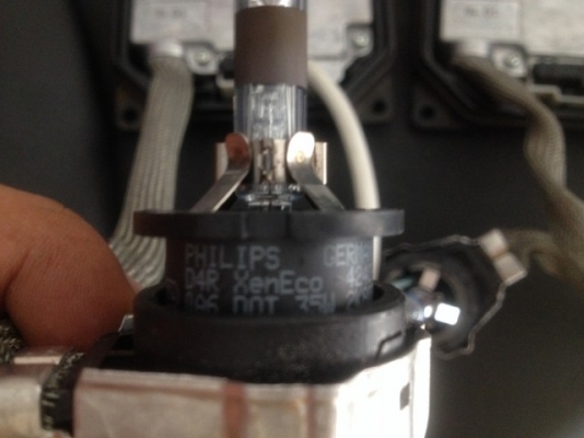 ไฟซี่น่อน TOYOTA หลอด D4R ใส่ คัมรี่ 08 เก่าญี่ปุ่นเเท้สภาพดีทั้งชุดพร้อมหลอด ไฟซี่น่อน TOYOTA หลอด D4R ใส่ คัมรี่ 08 เก่าญี่ปุ่นเเท้สภาพดีทั้งชุดพร้อมหลอด