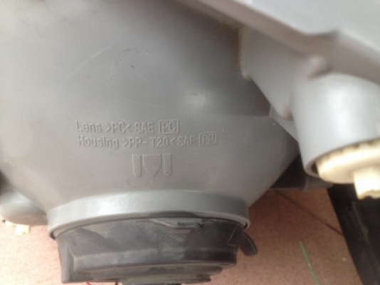 ไฟหน้าพร้อมไฟมุม TOYOTA GRANVIA เก่าญี่ปุ่นเเท้สภาพดีไม่มีเเตกหัก คู่ละ ไฟหน้าพร้อมไฟมุม TOYOTA GRANVIA เก่าญี่ปุ่นเเท้สภาพดีไม่มีเเตกหัก คู่ละ