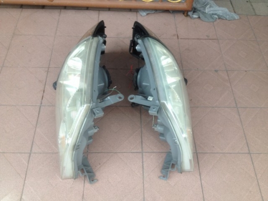 ไฟหน้าพร้อมไฟมุม TOYOTA GRANVIA เก่าญี่ปุ่นเเท้สภาพดีไม่มีเเตกหัก คู่ละ ไฟหน้าพร้อมไฟมุม TOYOTA GRANVIA เก่าญี่ปุ่นเเท้สภาพดีไม่มีเเตกหัก คู่ละ