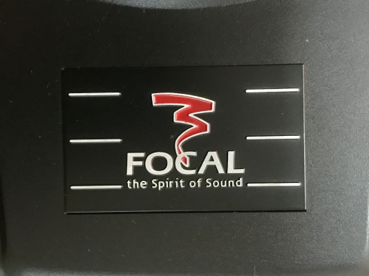 ขาย BASS BOX FOCAL รุ่น Sub 20 BUS 8" สินค้า hi end ครับ