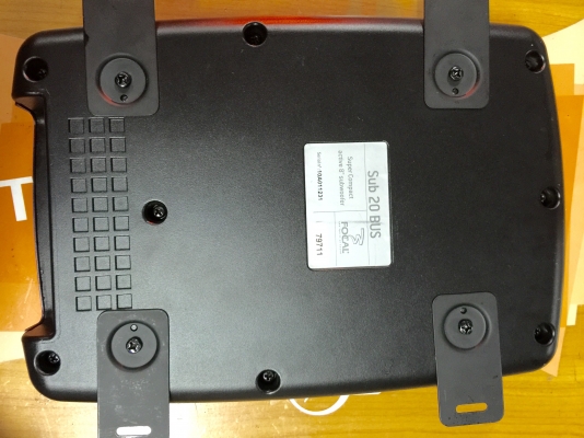 ขาย BASS BOX FOCAL รุ่น Sub 20 BUS 8" สินค้า hi end ครับ