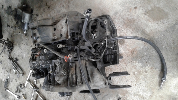 ขายเกียร์ออโต้  4age 16  v 8500 บาท