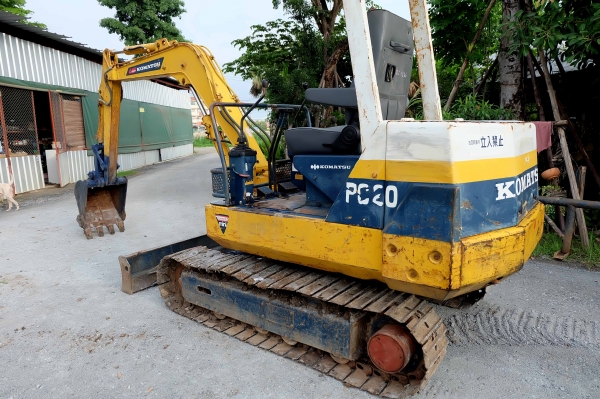 ขายรถแบคโฮ KOMATSU PC20-6 นำเข้าจากญี่ปุ่น ไม่เคยใช้งานในไทย ติดต่อ 086-775-7900 086-324-1992