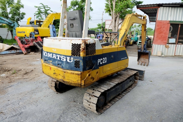 ขายรถแบคโฮ KOMATSU PC20-6 นำเข้าจากญี่ปุ่น ไม่เคยใช้งานในไทย ติดต่อ 086-775-7900 086-324-1992