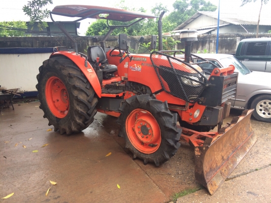 M7040ปี52ราคา400,000บาท มีจานเจ็ดกับใบมีดดันหน้ามีเล่มตะเบียน จ.ชัยภูม  ติดต่อสุขุมตรัง0872836792