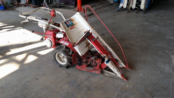 รถเกี่ยวข้าวเดินตามแบบมัดข้าวในตัว KUBOTA  รุ่น  HE306A เก่าญี่ปุ่น