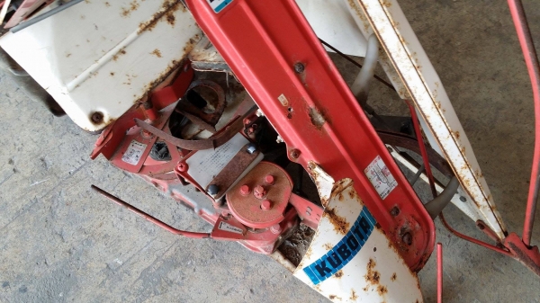 รถเกี่ยวข้าวเดินตามแบบมัดข้าวในตัว KUBOTA  รุ่น  HE306A เก่าญี่ปุ่น