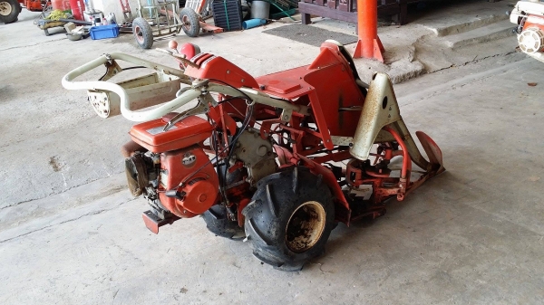 รถเกี่ยวข้าวเดินตามแบบมัดข้าวในตัว UEY เก่าญี่ปุ่น เกี่ยวมัด 1 แถว 2 ล้อ ใช้งานง่าย  สภาพสวย เครื่องพร้อมใช้งาน