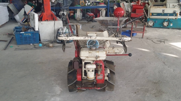 รถเกี่ยวข้าวเดินตามแบบมัดข้าวในตัว KUBOTA  รุ่น  HE305 เก่าญี่ปุ่น