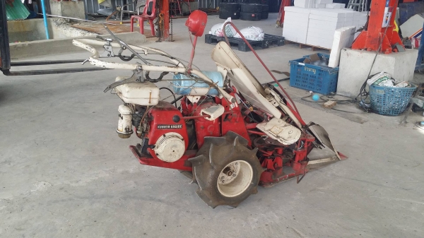 รถเกี่ยวข้าวเดินตามแบบมัดข้าวในตัว KUBOTA  รุ่น  HE305 เก่าญี่ปุ่น