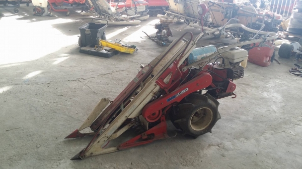 รถเกี่ยวข้าวเดินตามแบบมัดข้าวในตัว KUBOTA  รุ่น  HE305 เก่าญี่ปุ่น