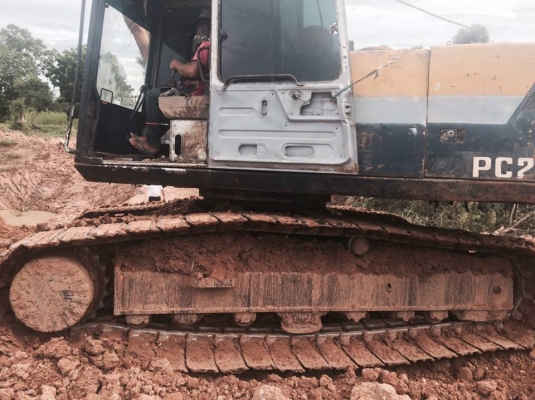 ขายรถขุด แบคโค PC200-5 ตอนนี้รถใช้งานอยู่ ช่วงล่างดี ทำงานเร็ว เอกสารใบซื้อขาย ราคา630,000 สนใจโทร 090-8588220คุณนะ 093-3258446คุณบิว หรือเข้าดูสินค้าอื่นๆได้ที่ www.narong2truck.com หรือ www.truck.in.th/498 หรือเพจFacebook ณรงค์ ซื้อขายรถมือสอง (เว็บไซต์