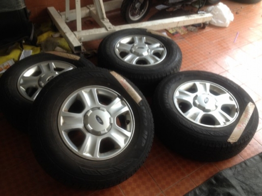 ล้อ FORD ESCAPE 3.0 เก่าญี่ปุ่นเเท้สภาพสวยฝาครบติดยางมาพอใช้วิ่งได้สบาย ล้อ FORD ESCAPE 3.0 เก่าญี่ปุ่นเเท้สภาพสวยฝาครบติดยางมาพอใช้วิ่งได้สบาย