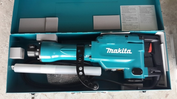 สกัดไฟฟ้า 15Kg  Makita HM1306 18,200 บาท ส่งฟรี