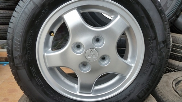 ขายล้อ Mitsubishi ขอบ13 4รู100 พร้อมยาง   4 ล้อ