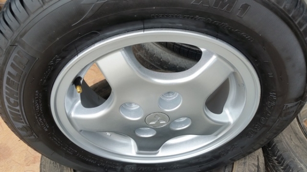 ขายล้อ Mitsubishi ขอบ13 4รู100 พร้อมยาง   4 ล้อ