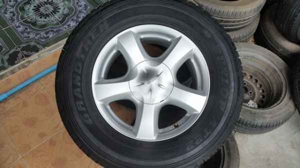 ขายล้อISUZU V Cross17ยาง265/65/17ปี 1113  4 ล้อ