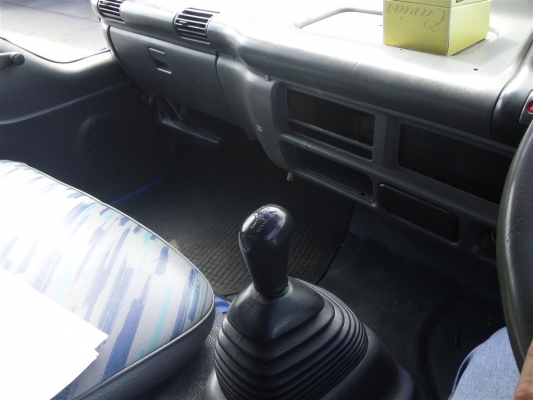 6ล้อ ELF  NPR130 ปี04  ใช้น้อยมือเดียว กะบะสเตนเลส