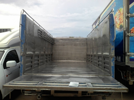 6ล้อ ELF  NPR130 ปี04  ใช้น้อยมือเดียว กะบะสเตนเลส