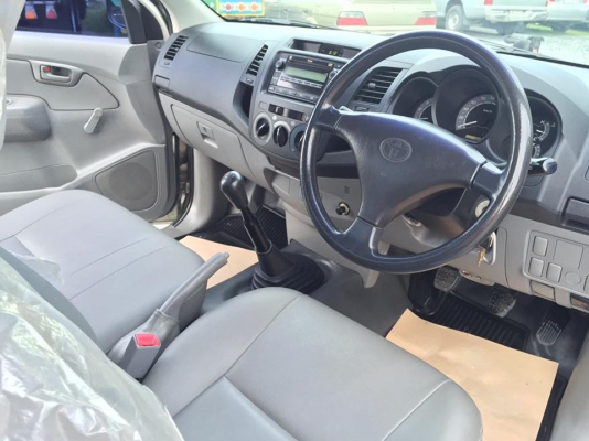 ขาย  VIGO ตอนเดียว 2.5 J  ปี 2009 - 2552 เกียร์ ธรรมดา สีเทา รถไม่เคยติดแก็ส พวงมาลัยเพาเวอร์ สตาร์จติดง่าย สภาพเหมือนรถใหม่ เครื่องดีมาก เงียบ ขับดี นิ่ม ภายในสะอาดมาก ช่วงล่างแน่น ขับนิ่งๆเลย สภาพพร้อมใช้งานเลย ซื้อไป ไม่ต้องทำไรเลย