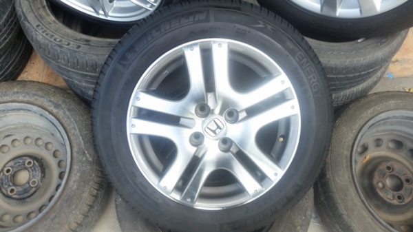 ขายล้อHONDA 15 พร้อมยาง 175/65/15  4 ล้อ