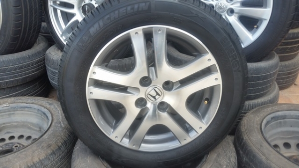 ขายล้อHONDA 15 พร้อมยาง 175/65/15  4 ล้อ