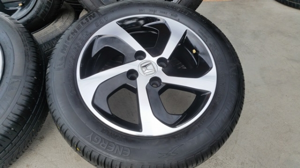 ขายล้อHONDA New CITY 15 หน้าดำเงาพร้อมยาง   4 ล้อ