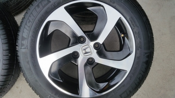 ขายล้อHONDA New CITY 15 หน้าดำเงาพร้อมยาง   4 ล้อ