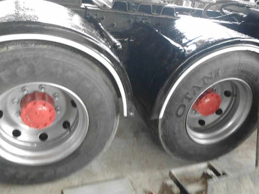 รถอีซูซุ 10 ล้อ หัวลาก GXZ  270 แรงม้า. ปี 46.     สนใจติดต่อ  081 - 6079515