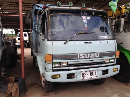 ขาย 6 ล้อ isuzu frr 175 แรง
