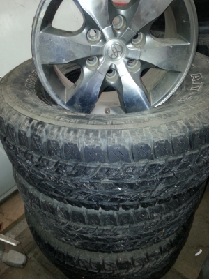 ขาย ล้อแม็กพร้อมยาง ขอบ 16" (ถอดออกจากวีโก้)