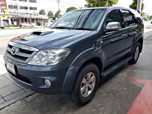 TOYOTA FORTUNER 4WD ปี 2006 Body สวยเดิม,ล้อ MAX เดิม,เครื่องนิ่งขับดี,ช่วงล่างแน่น 4WD,กระจกไฟฟ้า,กระข้างปรับไฟฟ้า,วิทยุ MP3,พวงมาลัยพาวเวอร์ ,ภายในสภาพใหม่เอี่ยม
