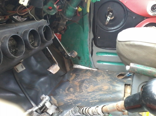 ขายด่วนหกล้อดั้มหัวยาว เครื่อง 6BF เกียร์Rock เฟืองท้ายใหญ่ 200 หมวกแก๊บ แอร์เย็น เพาเวอร์