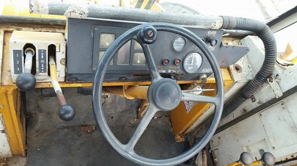 รถตักล้อยาง KOMATSU 515-2 รถตักล้อยาง KOMATSU 515-2