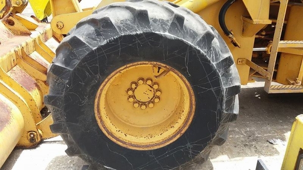 รถตักล้อยาง KOMATSU 515-2 รถตักล้อยาง KOMATSU 515-2