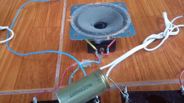 ดอกลำโพงยุโรปทั้งวุฟเฟอร์และแหลม มีมาครบพร้อมเน็ทเวิค