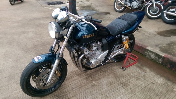 ขายคับ YAMAHA XJR400 ปี1999 ท่อแต่งสแตนเลสทั้งเส้น แฮนด์แต่งกันล้ม อินวอย สรรพสามิตร ราคา 54500 บาท ส่งได้ทั่วไทยคับ สนใจติดต่อ 081-0578282 FACEBOOK ชาญณรงค์ ป๊อป ชัยอมฤต ไอดีไลน์ POPBIGBIKESAKON คับ สนใจรถสวย ถูก ดี ต้อง POP BIGBIKE SAKONNAKHON คับ คลิปว