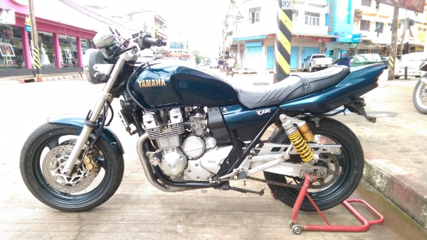ขายคับ YAMAHA XJR400 ปี1999 ท่อแต่งสแตนเลสทั้งเส้น แฮนด์แต่งกันล้ม อินวอย สรรพสามิตร ราคา 54500 บาท ส่งได้ทั่วไทยคับ สนใจติดต่อ 081-0578282 FACEBOOK ชาญณรงค์ ป๊อป ชัยอมฤต ไอดีไลน์ POPBIGBIKESAKON คับ สนใจรถสวย ถูก ดี ต้อง POP BIGBIKE SAKONNAKHON คับ คลิปว