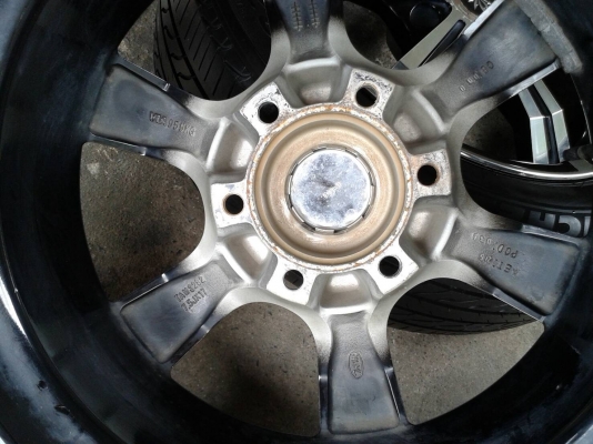 ขอบ17นิ้ว6รู พร้อมยาง สวยๆ 4 ล้อ ราคา 7900 บาท