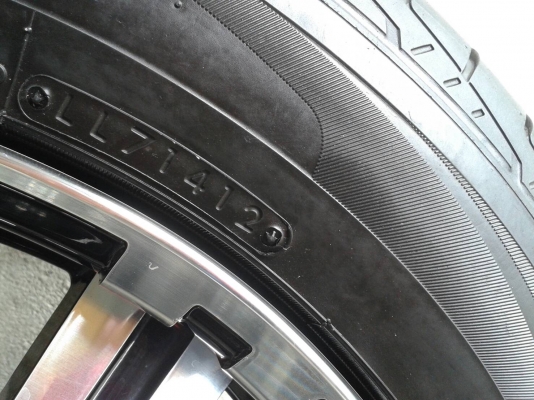 ขอบ17นิ้ว6รู พร้อมยาง สวยๆ 4 ล้อ ราคา 7900 บาท