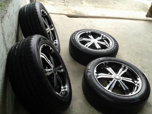 ขอบ17นิ้ว6รู พร้อมยาง สวยๆ 4 ล้อ ราคา 7900 บาท