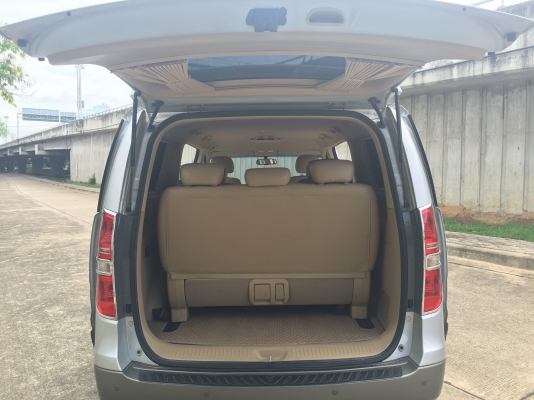 2010 HYUNDAI H-1 DELUXE มือเดียวออกห้าง เดิมๆทั้งคัน