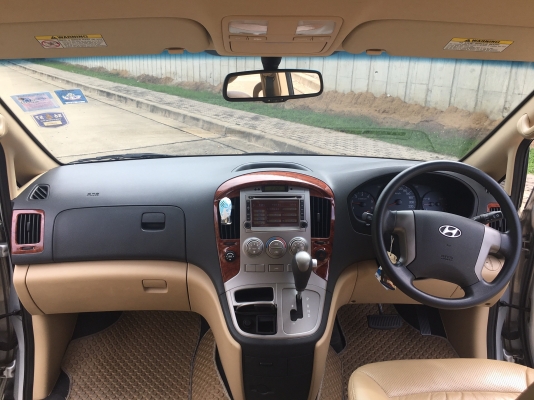 2010 HYUNDAI H-1 DELUXE มือเดียวออกห้าง เดิมๆทั้งคัน